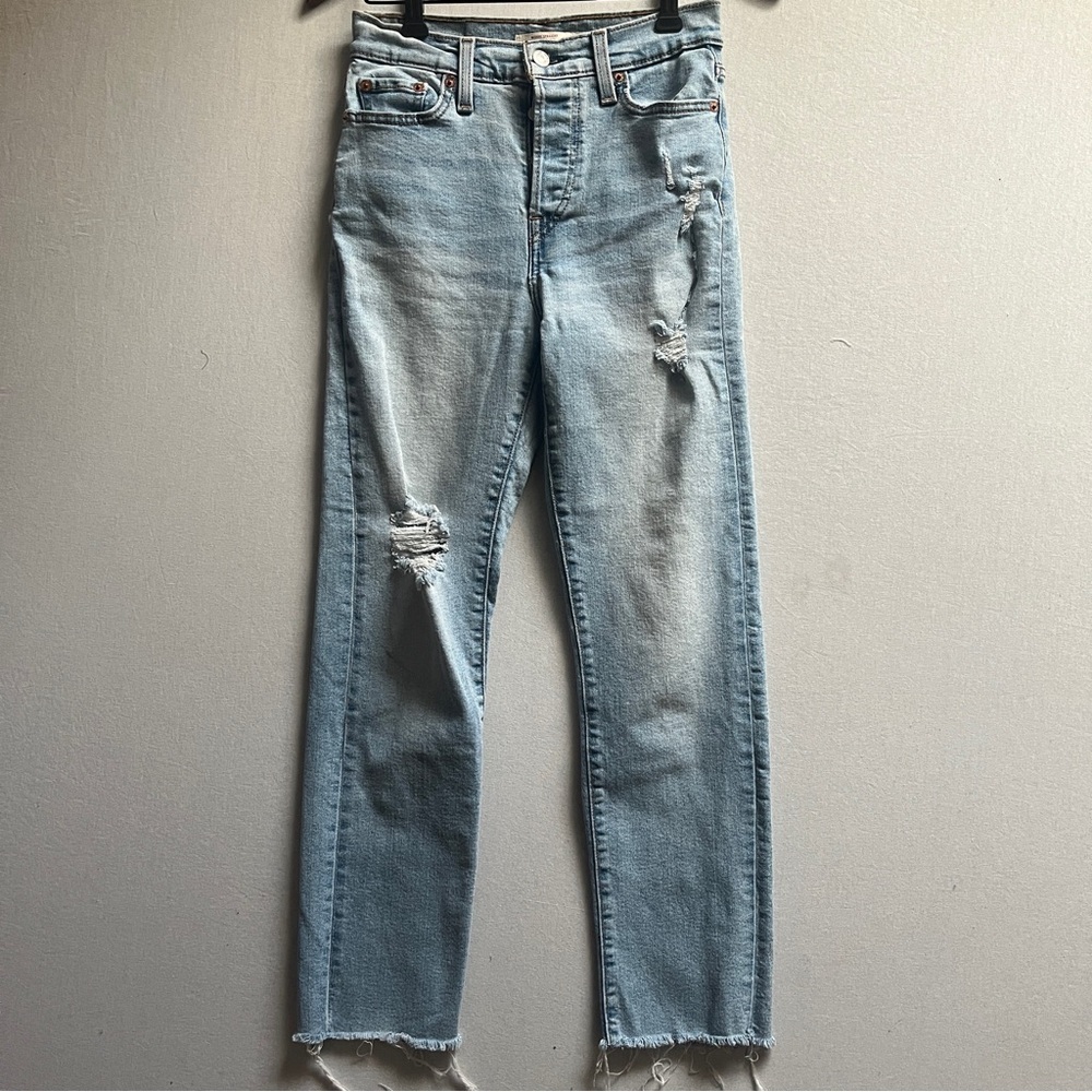 Levi’s Wedgie Straight Leg Distressed Jeans Light Wash High Rise Size 26